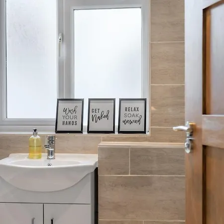 Luxury Tottenham Stadium Retreat - 2 Minute Walk To Stadium London Exterior photo
