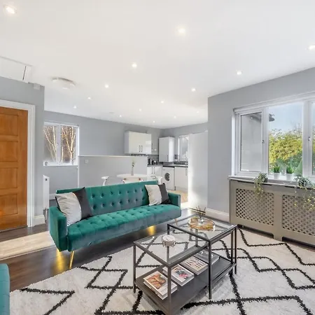 Luxury Tottenham Stadium Retreat - 2 Minute Walk To Stadium London Exterior photo