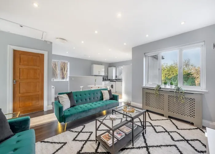 Luxury Tottenham Stadium Retreat - 2 Minute Walk To Stadium