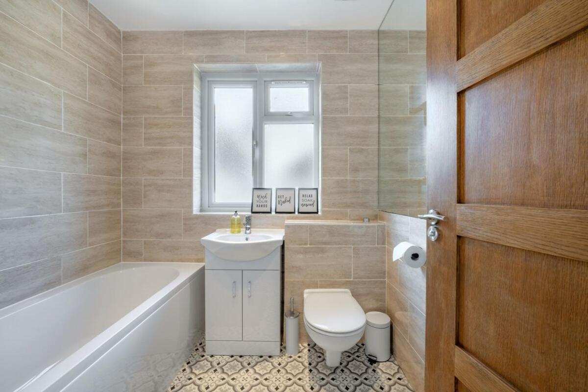 Luxury Tottenham Stadium Retreat - 2 Minute Walk To Stadium Appartamento