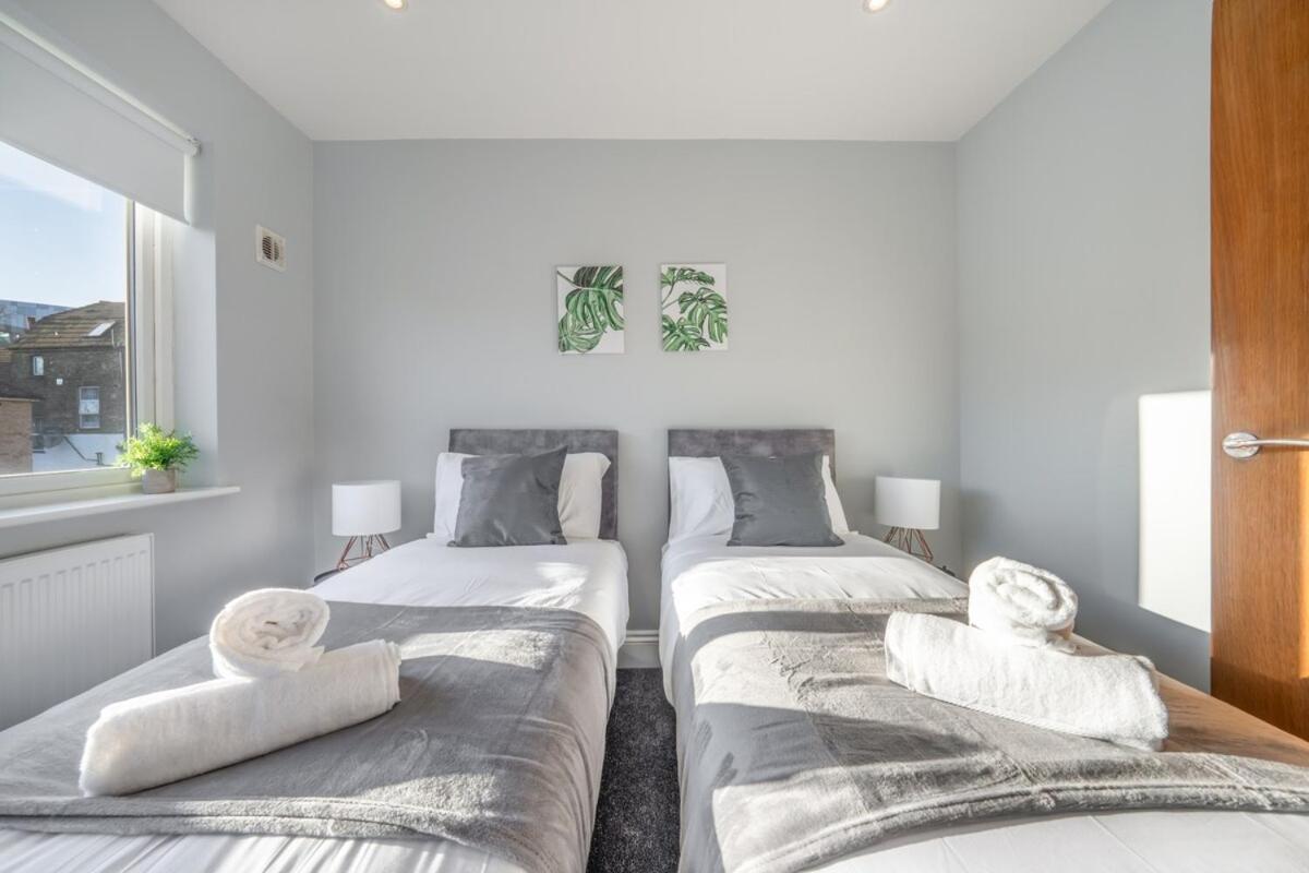 Luxury Tottenham Stadium Retreat - 2 Minute Walk To Stadium Appartamento *